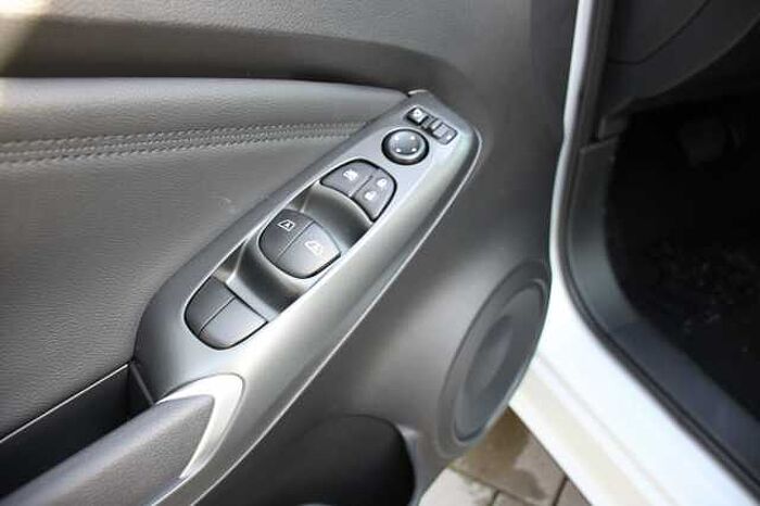 Nissan Juke 1.6 N-Connecta Hybrid 4AMT