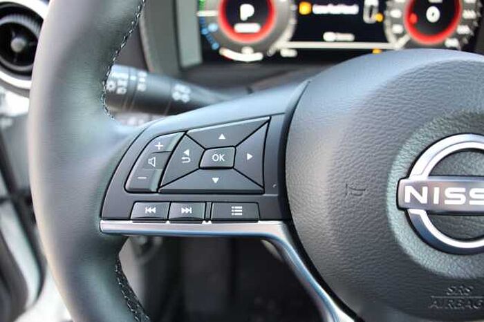 Nissan Juke 1.6 N-Connecta Hybrid 4AMT